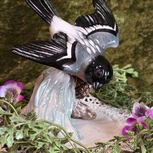 Vintage Goebel W. Germany Bullfinch Bird Porcelain Figurine Glossy Finish CV62